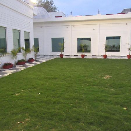 The English Garden Mohali Kültér fotó